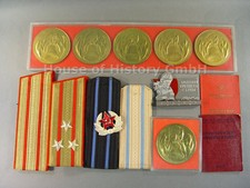 55545, UDSSR Sammlung Lot: M&uuml;nzen Medaillen, Schulterklappen, Ausweise etc..