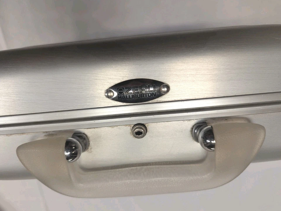 Vintage Zero Halliburton  Aluminum Purse Makeup Case Kit Bag No Strap  - Image 4 of 4