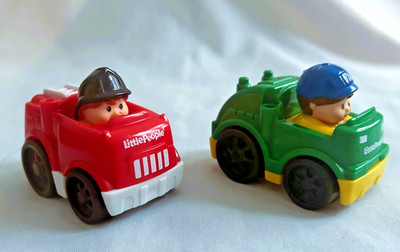 Fisher Price Little People Mattel WHEELIES Recycling Truck & Firetruck