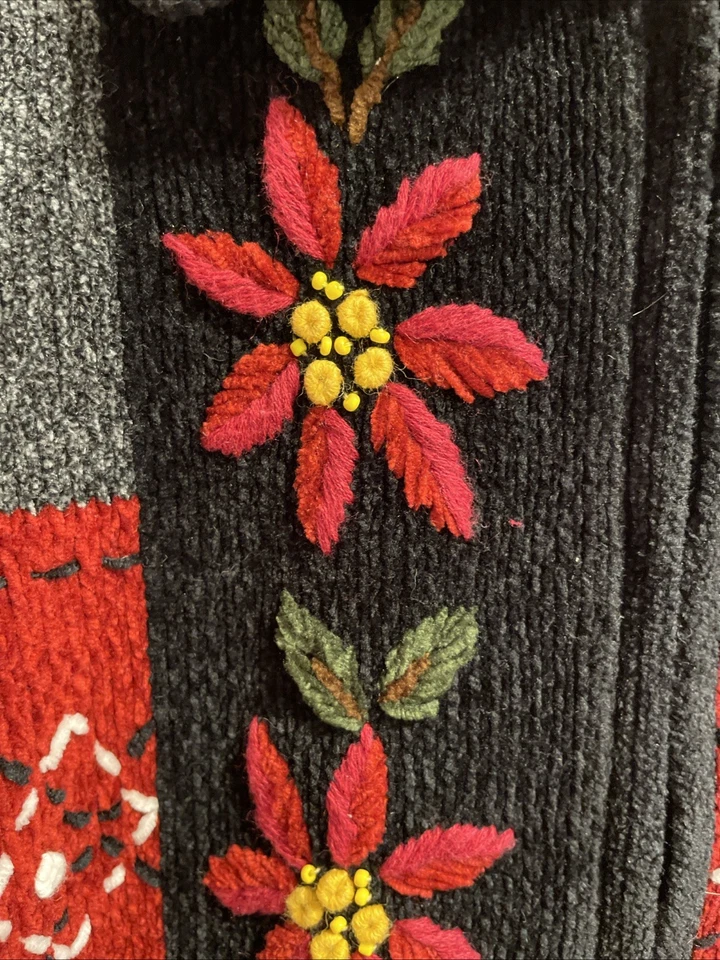 Suéter Navidad Cremallera Completa Cardenales y Flores de Pascua Alfred Dunner De Colección Talla S Foto 3 de 4