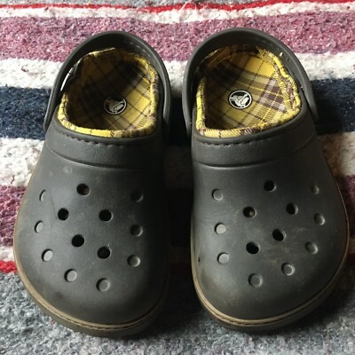 CROCS CLASSIC CLOGS BOY'S SIZE J 2 BROWN WITH PLAID LINING