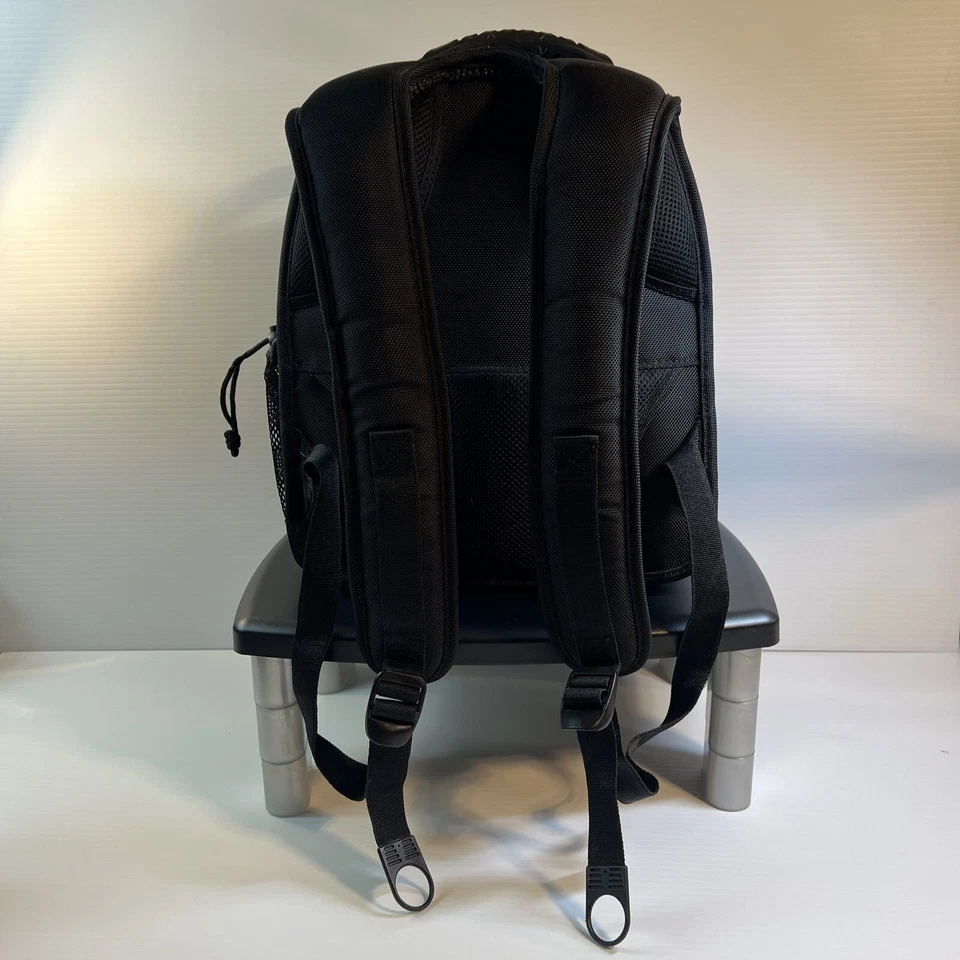 Quantaray Pro Urbangear U60 Nylon Padded DSLR Camera Bag Backpack - Image 3 of 4