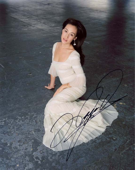 マギー・Ｑ直筆サイン入り超 特大写真…サバイバー/宿命の大統領…Maggie Q マギー・Q直筆サイン入り超 特大写真…サバイバー/宿命の大統領