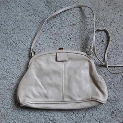 Vintage/Retro Genuine Leather Beige Handbag With Handle/Clip Close. New. - Image 1 of 3