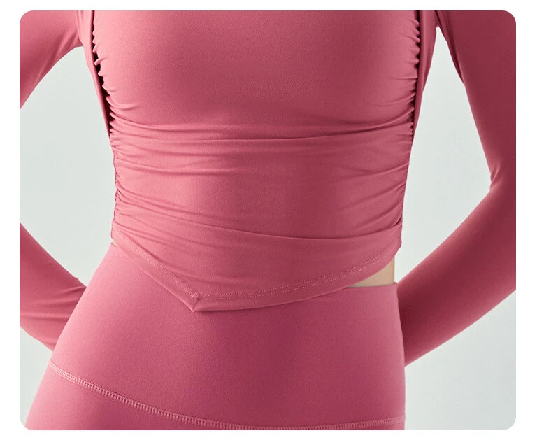 Cómodo y a la moda top de yoga dos en uno con almohadilla para el pecho y manga larga Foto 3 de 4