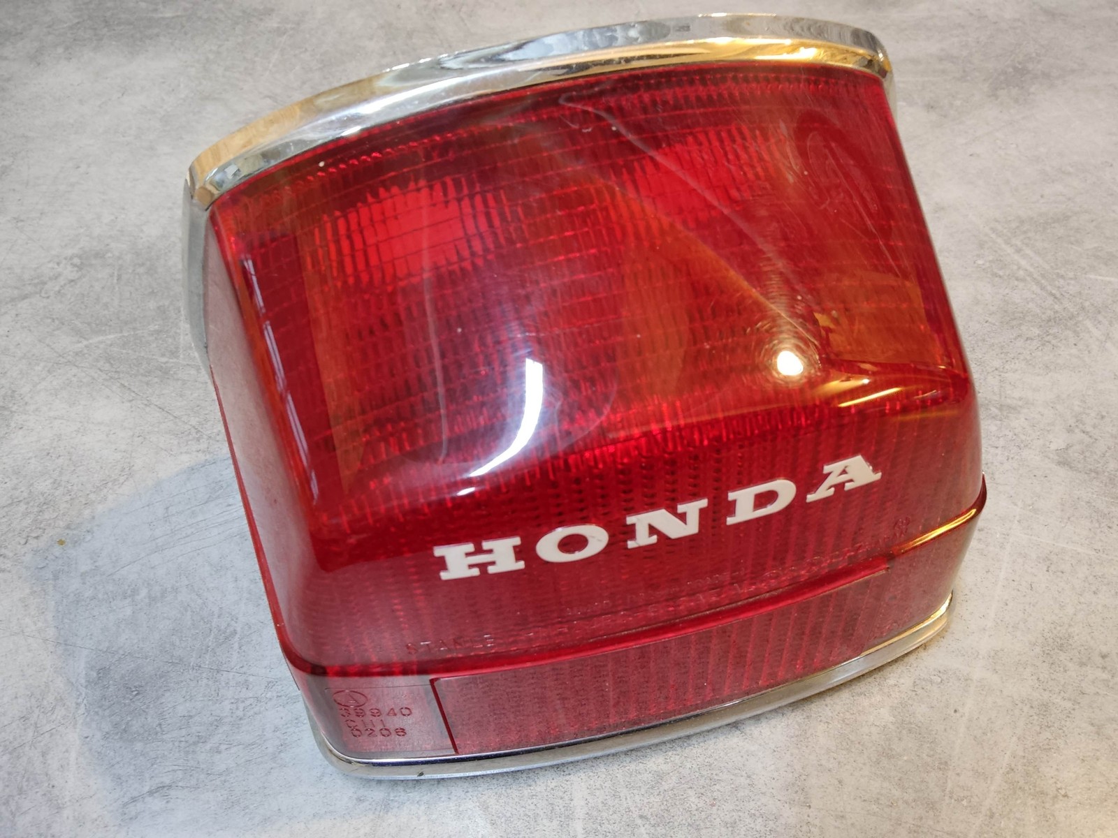 Feu arriere d epoque Honda CB650 piece de collection en tres bon etat certifie