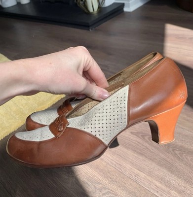 Original Vintage 1940s US Gold Cross Ladies Correspondent Heels Tan Cream