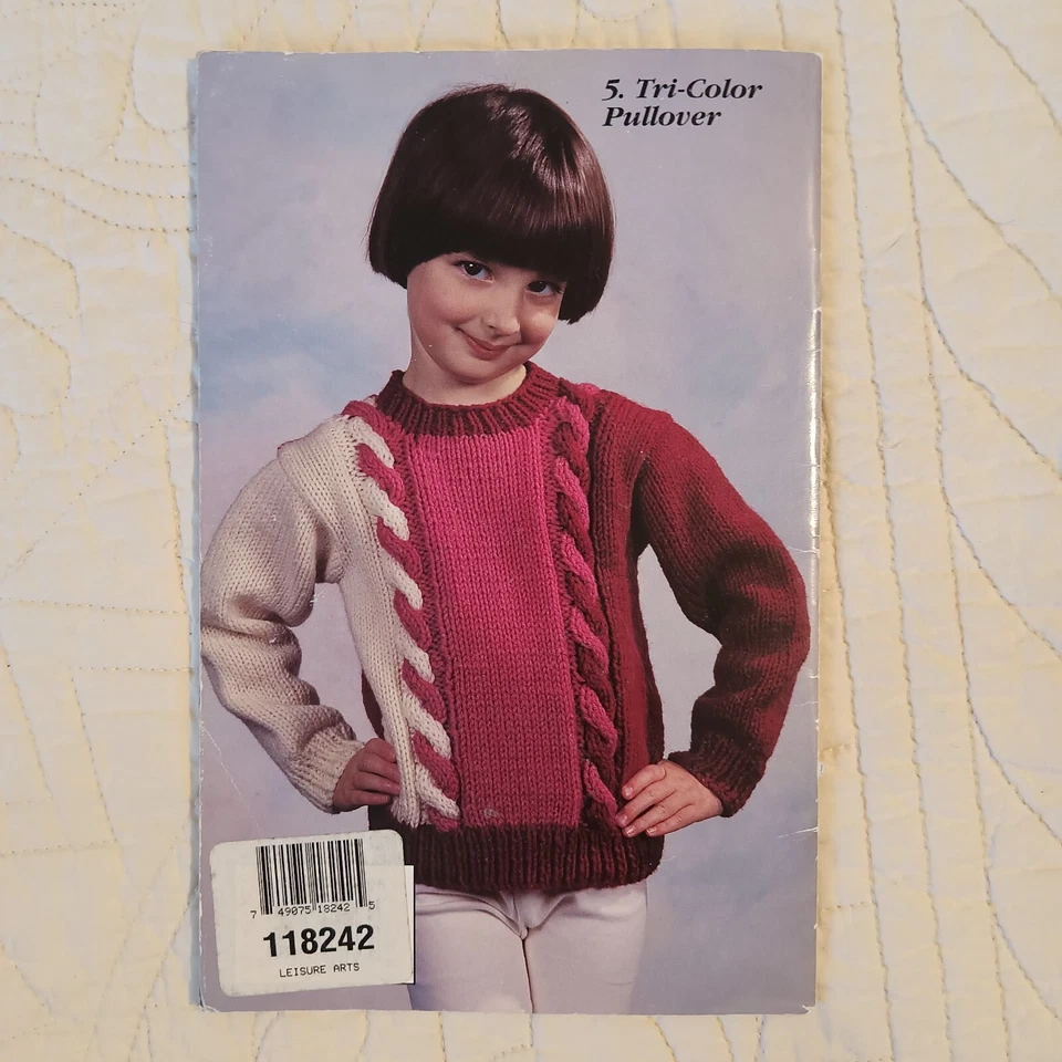 1998 Vtg Red Heart Family Fashions Pattern Book 1426 Knitting & Crochet - Image 2 of 4