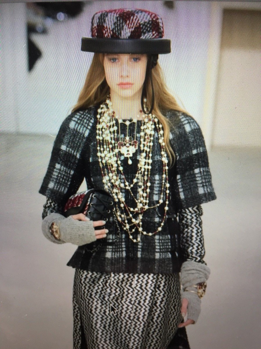 Chanel 16A NEW TAGS Tweed Grey Black Silver CC logo Buttons