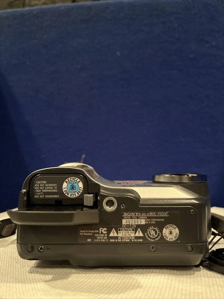 Sony MVC-FD200 Floppy Disk Camera - 2.0MP Compact Digital - Silver - Image 4 of 4