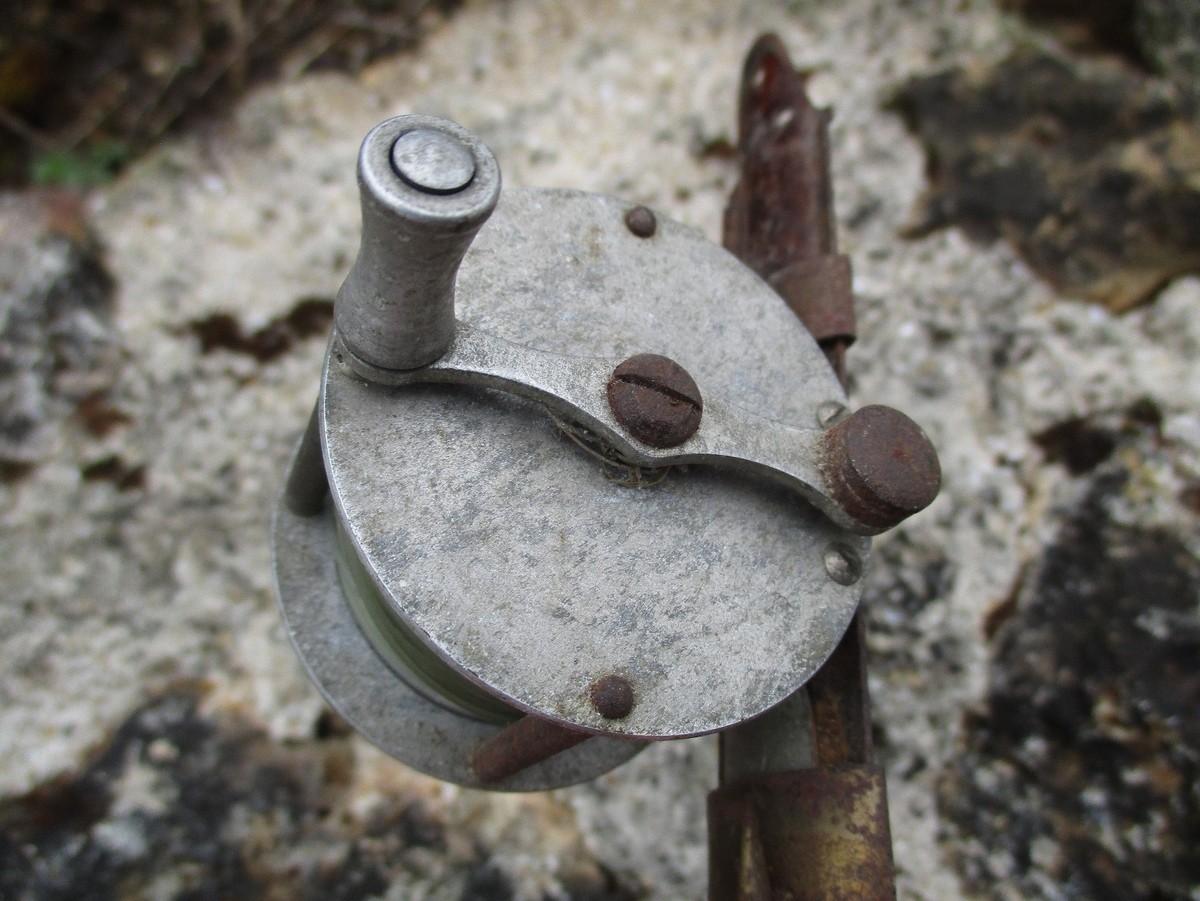 Moulinet de pêche vintage en aluminium : moulinet à mouche de collection des années 1950 - France