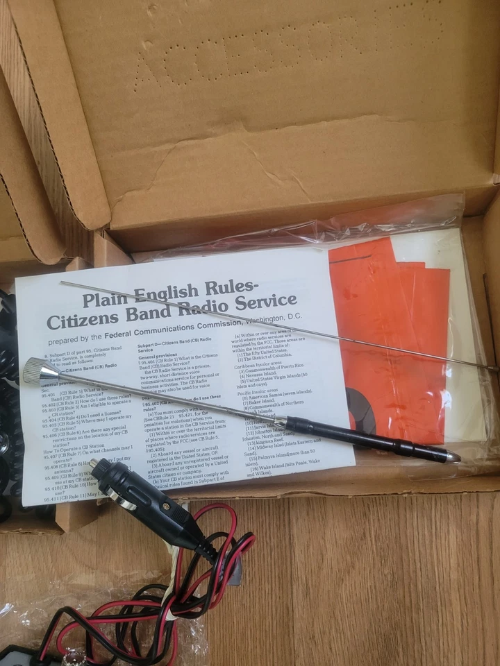 Cobra 10 Ultra CB 2 Way Mobile 40 Channel Model 10ULTRA-A With Mic + Antenna - Image 4 of 4