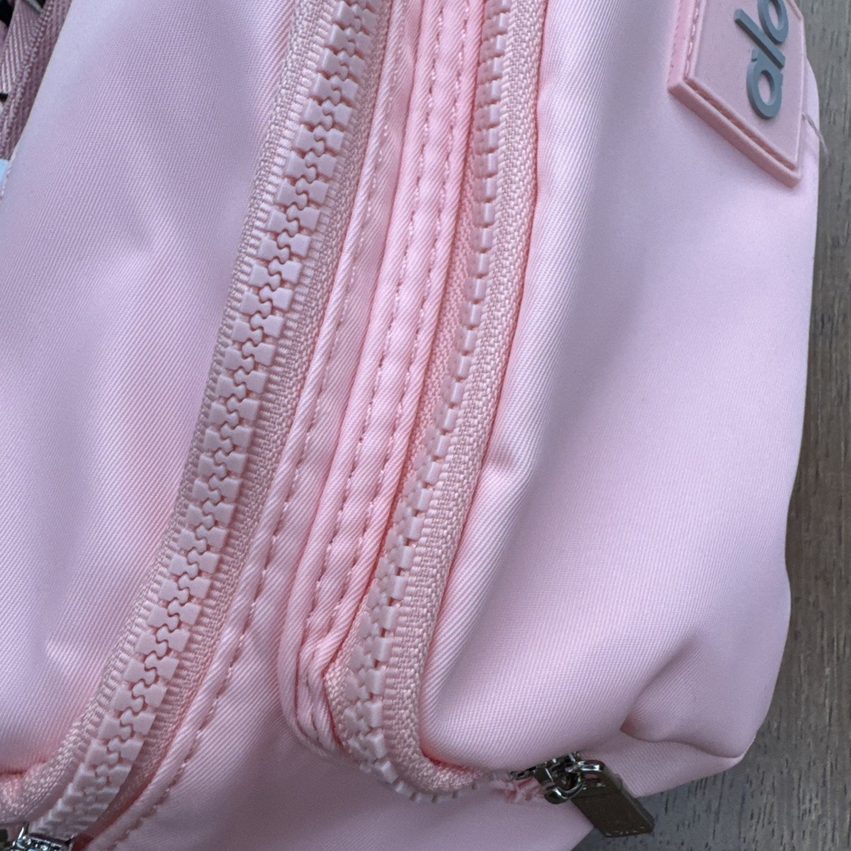 ALO YOGA 2025 Explorer Fanny Bag Pink NWT | eBay