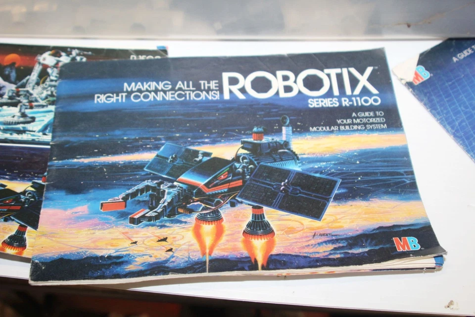 Robotix Series R-2000 R-1100 Large Lot of 1980s Toys Parts, Figures, Manuals - Image 4 of 4