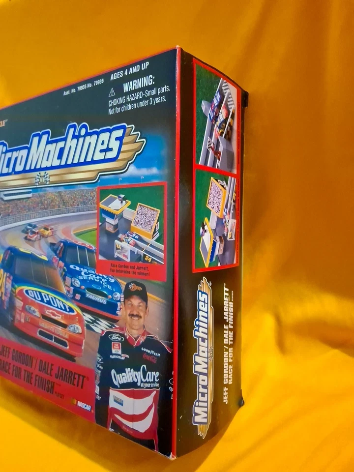 Micro Machines Jeff Gordon/Dale Jarrett (1999) Race for the Finish Playset Nib - Image 4 of 4