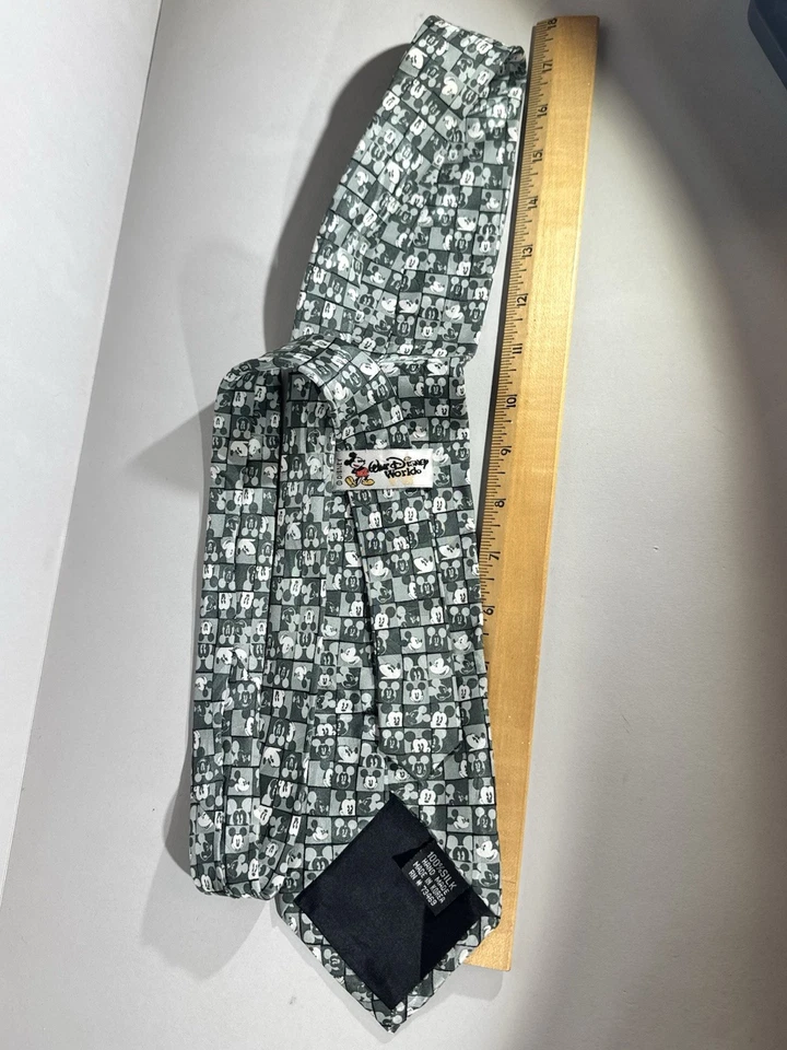"Corbata Disney Mickey Mouse 100 % seda - hecha a mano Corea - 60"" x 3,5""" Foto 4 de 4