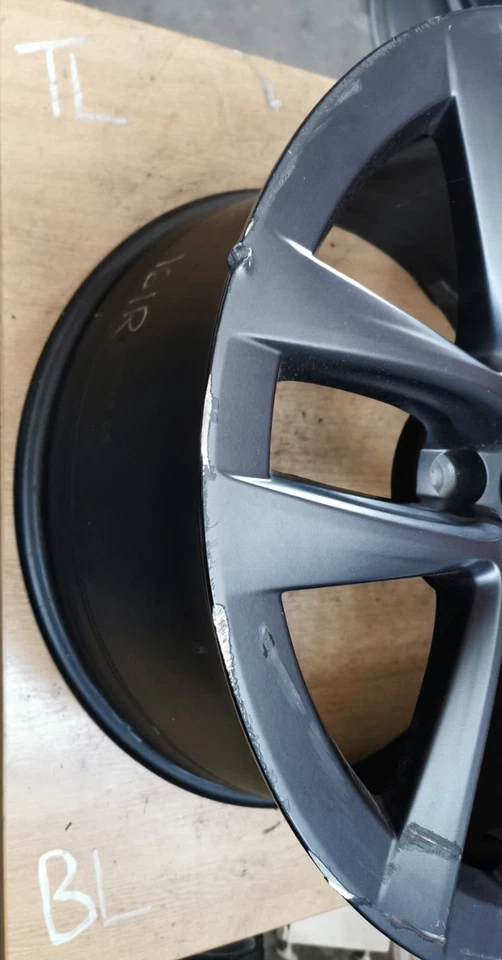 Llanta trasera Tesla Modelo S 2023 95803 OEM 21x10,5 Met Char mate 142022900D - Imagen 2 de 4