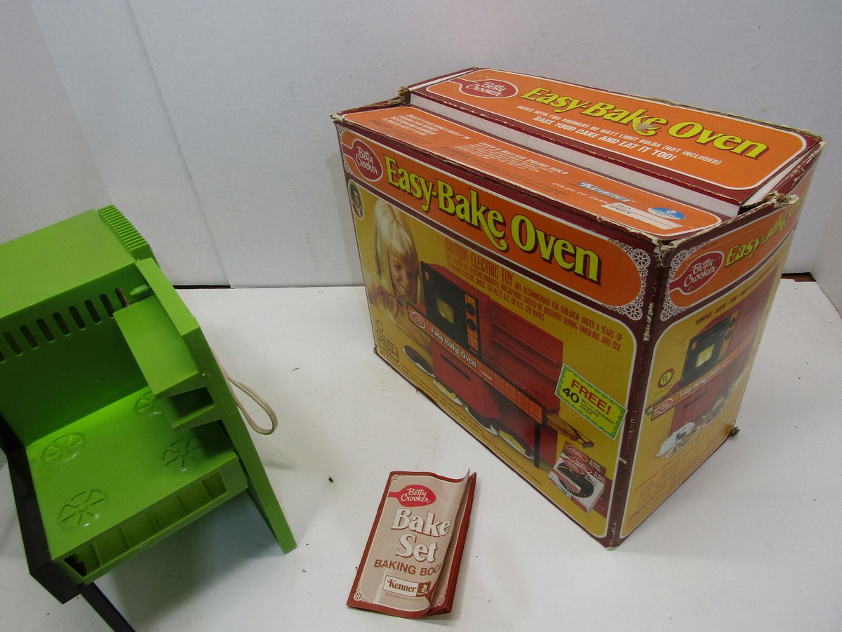 Vintage 1973 BETTY CROCKER Easy-Bake Oven by Kenner Products
