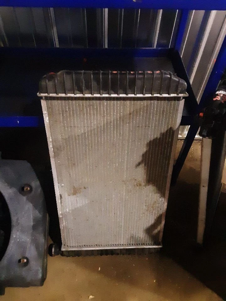 Radiator 8-305 1-3/8" Thick Fits 88-94 CHEVROLET 1500 PICKUP 1606202 - Image 3 of 4