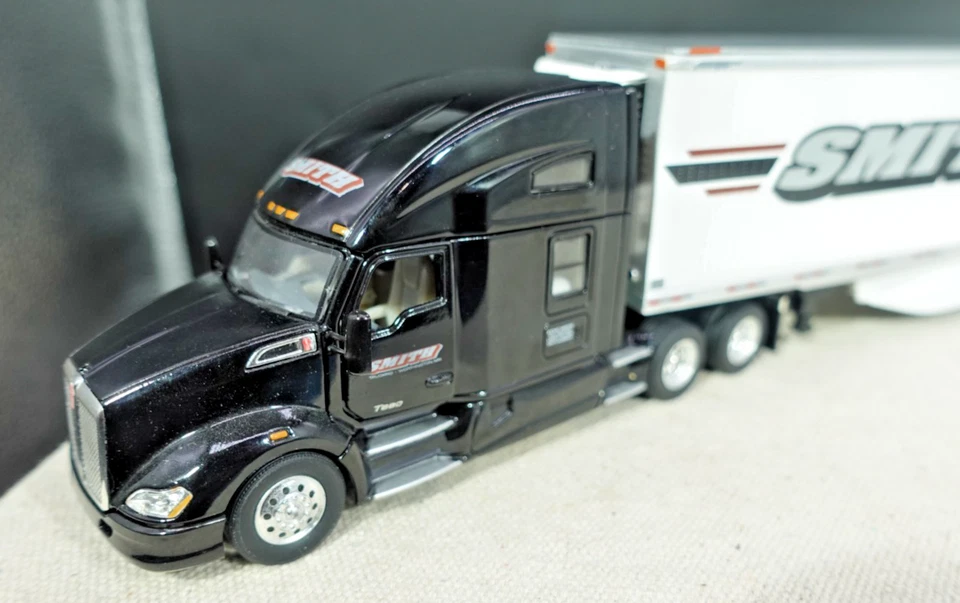 Tonkin Replicas Kenworth T880 & Reefer Trailer Smith 1/53 - Image 3 of 4