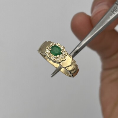 14 Karat Gelbgold 5 x 3,5 mm ovaler grüner Smaragd und runder Diamant Heiligenschein Ringgröße 6,25
