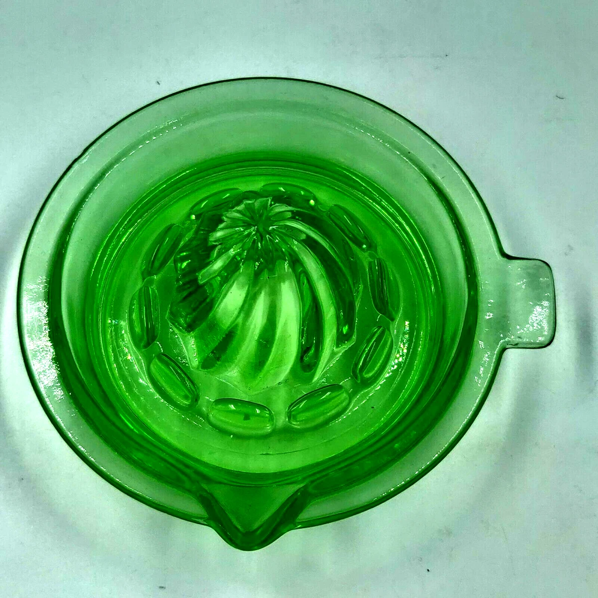 Vintage Green Depression Glass Citrus Juicer 5