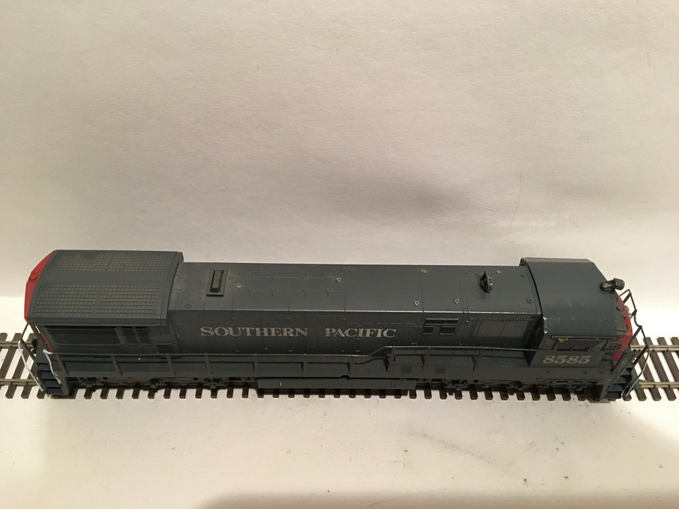 LE3403 ATLAS 8523 Train Ho Locomotive diesel U33C Milwaukee