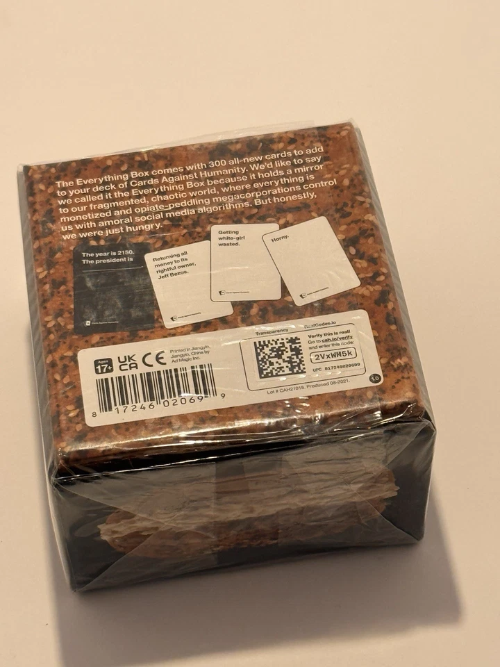 Caixa Cards Against Humanity Everything nova lacrada - Imagem 2 de 2