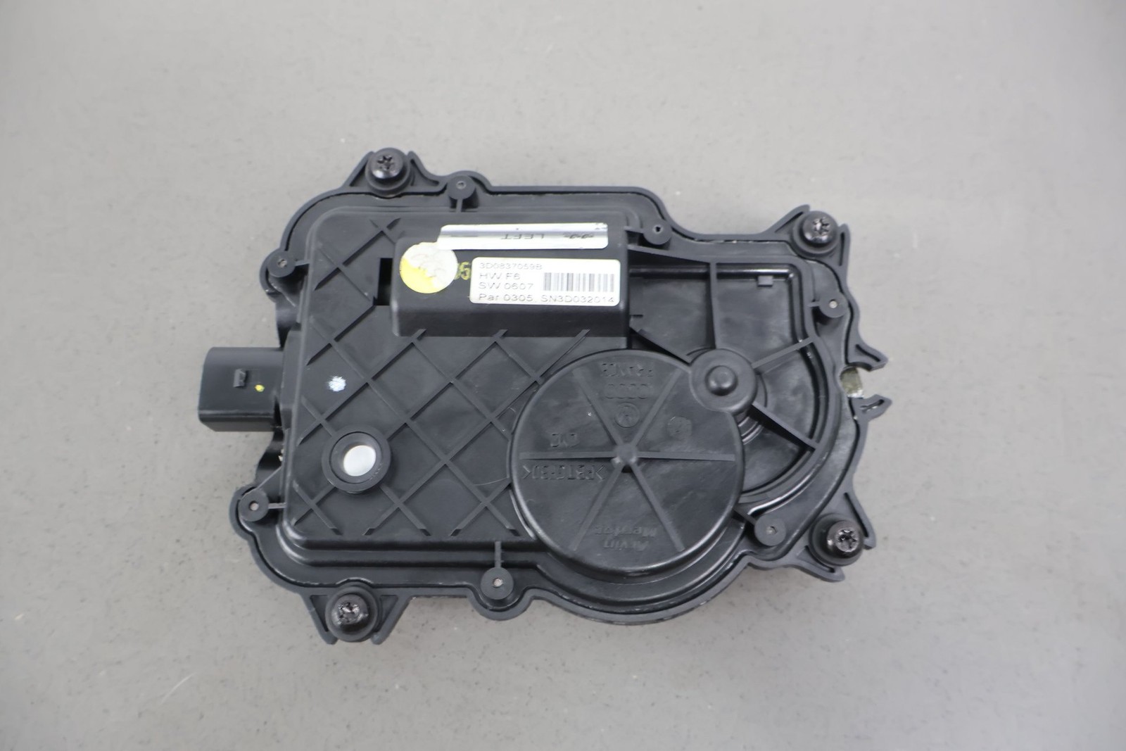 Bentley Continental Flying Spur 2006 Rear Left Door soft close actuator P/N 3D0837059B