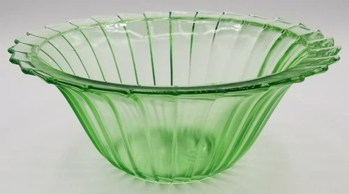Vintage Jeanette Glass Sierra Pinwheel Pattern Green Uranium 8.5" Berry Bowl