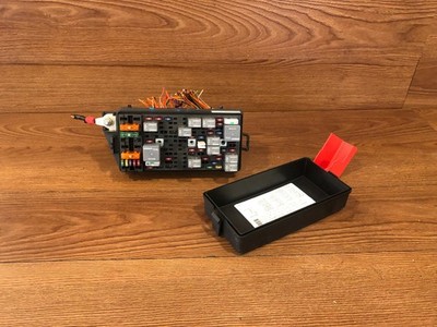 2003-2005 BUICK LESABRE ENGINE POWER JUNCTION FUSE RELAY MODULE BOX OEM