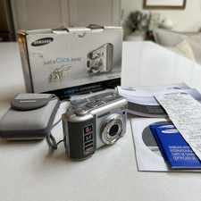Samsung Digimax S800 8.1MP Digital Camera Bundle - Tested boxed