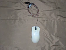 BenQ ZOWIE EC2 Gaming Mouse Wired Ergonomic, Painted White - READ DESCRIPTION