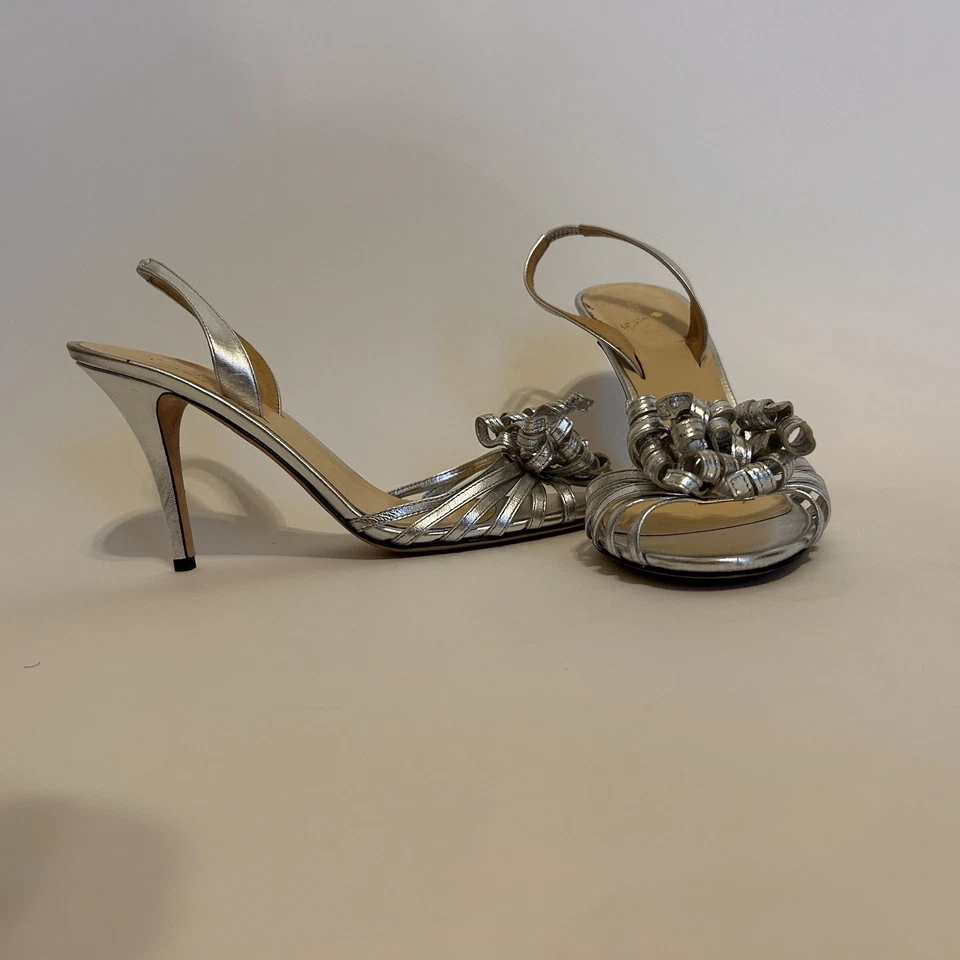 Kate Spade 银色高跟鞋凉鞋吊带蝴蝶结露趾 8.5 B 码意大利制造 — 第 3/4 张图片