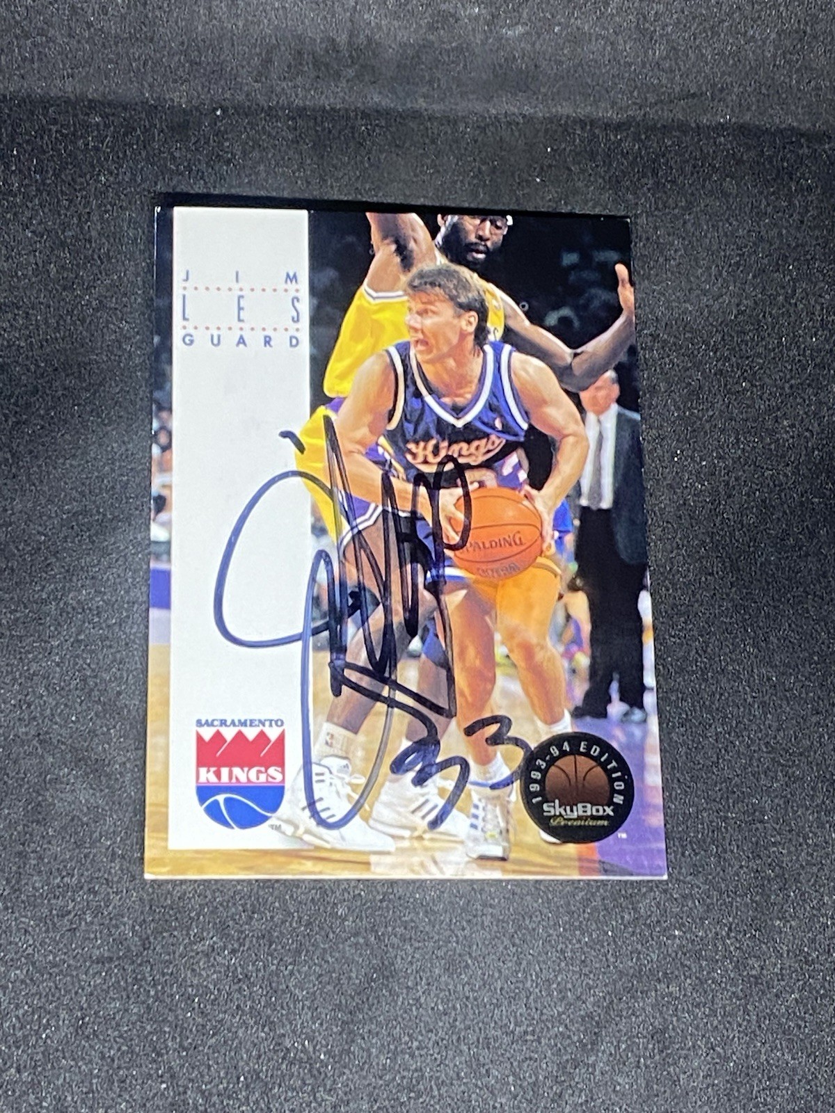 Jim Les 1993-94 Skybox Premium #225 Sacramento Kings Autographed Signed NBA Card