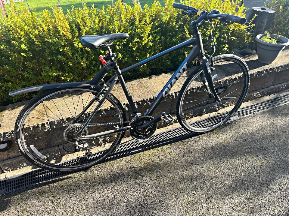 Giant Escape 3 Hybrid Bike Aluminium 700C M Flat Bar Rim Brakes Mudguards, photo 1 of 5