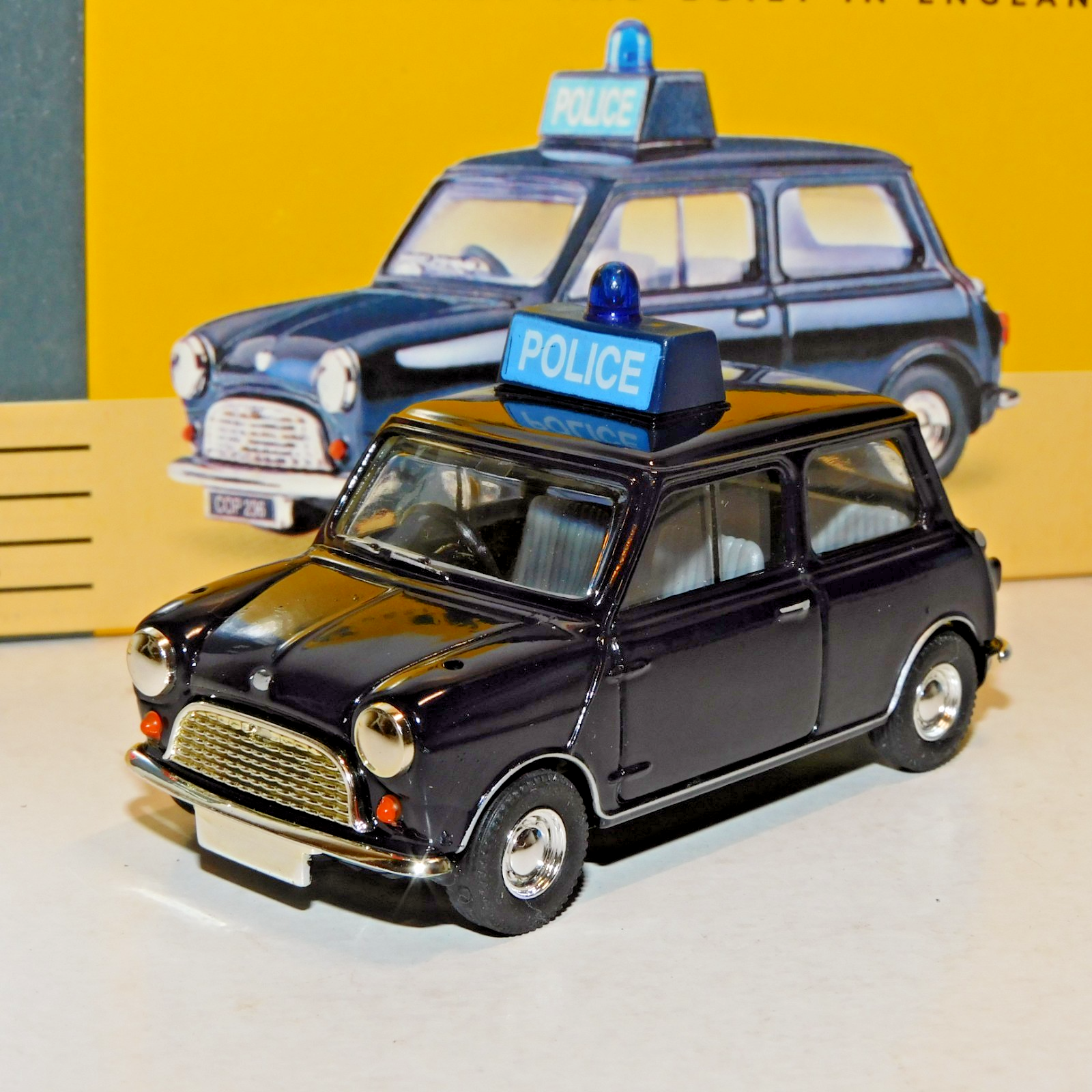 VANGUARDS AUSTIN MINI BIRMINGHAM POLICE 1/43 VA13002