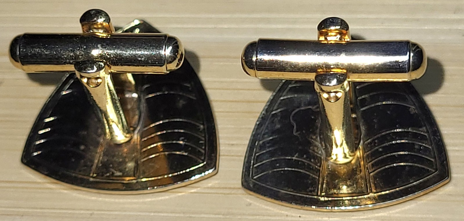 Vintage Goldtone Triangular Embossed Cufflinks 13… - image 6