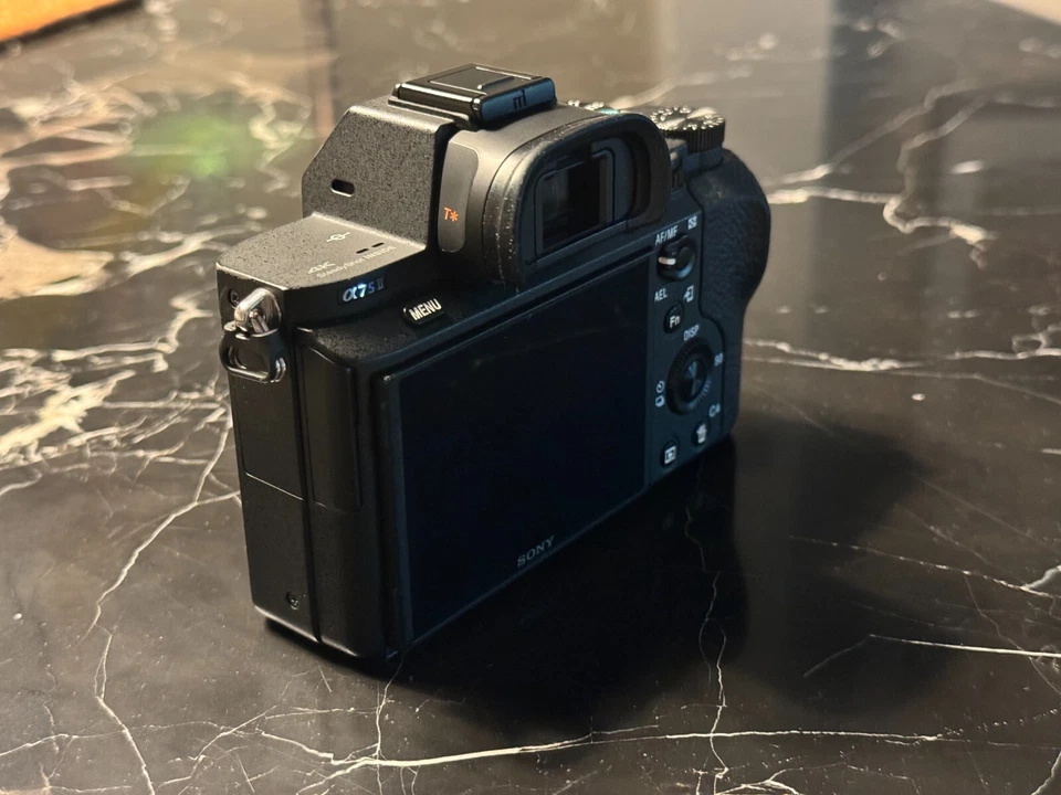 Sony Alpha a7S II Mirrorless Camera - Black w/ BONUS: Peak Design Camera Strap - Image 4 of 4