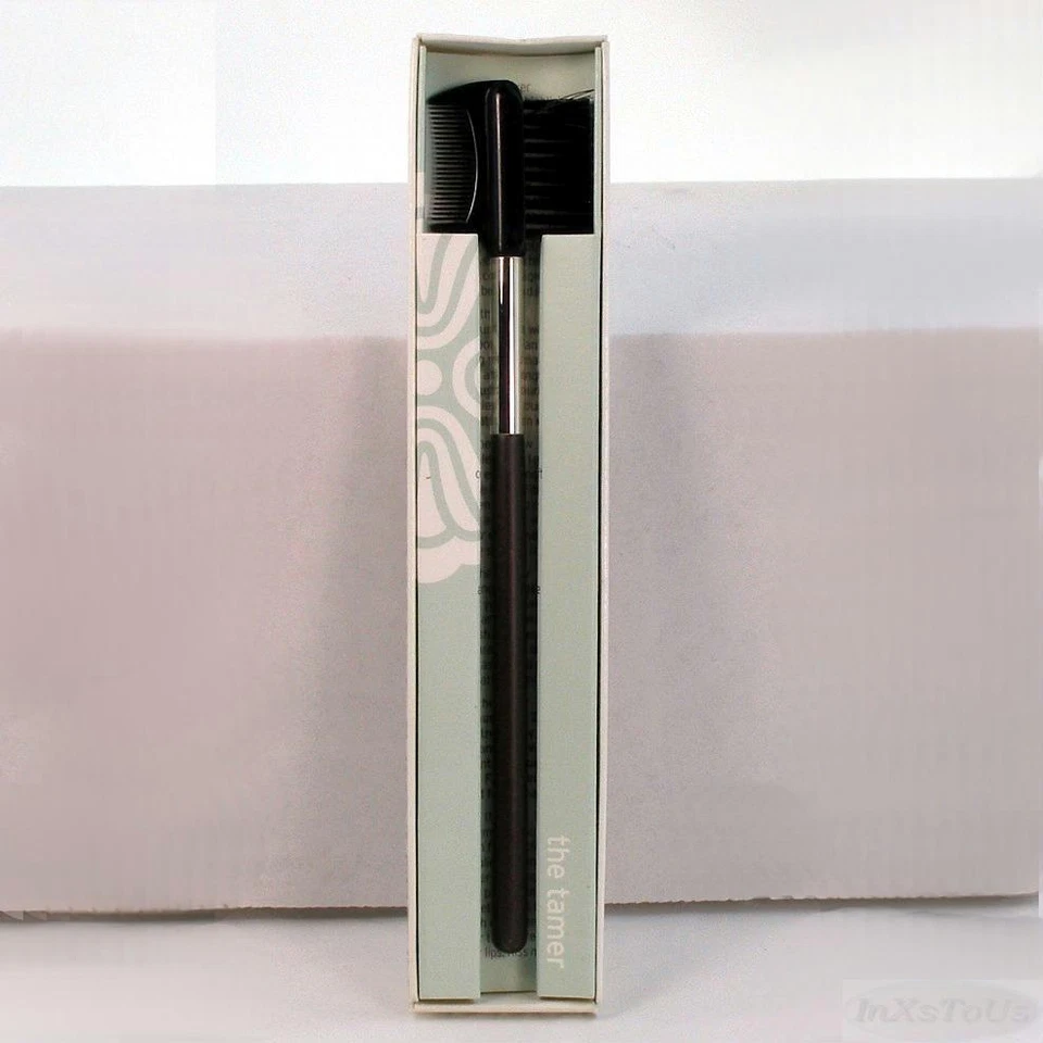 Cepillo de maquillaje para cejas y pestañas Molton Brown The Tamer Foto 2 de 4