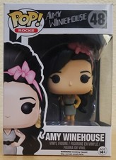 Includes POP Protector #48 Amy Winehouse Rare /& Vaulted Funko POP Rocks