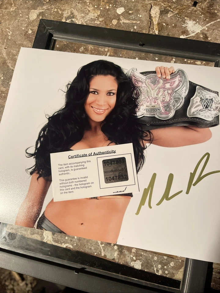 梅丽娜签名 8x10 WWE DIVAS — 第 4/4 张图片