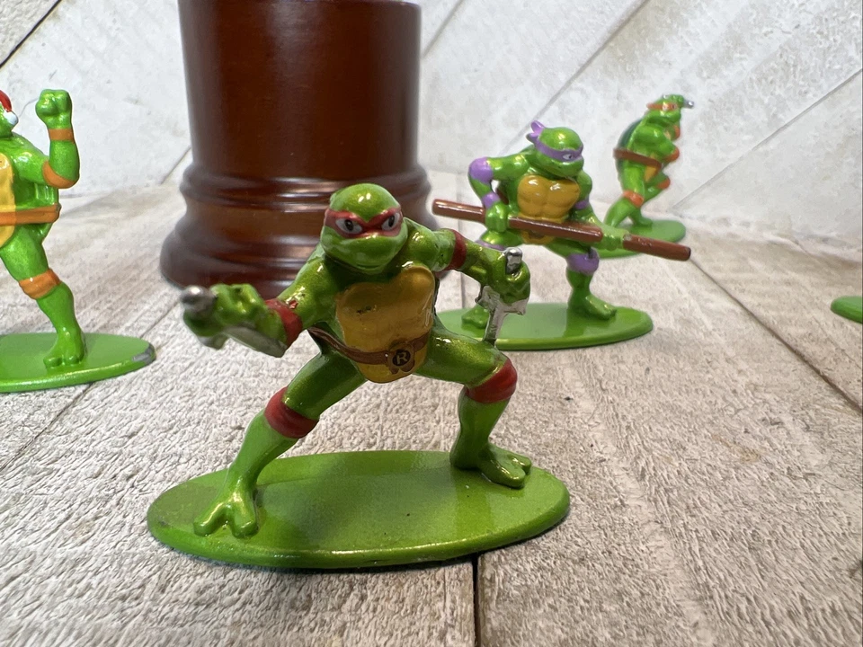 TMNT Nano Mini Figuras de Metal Tortugas + Tortugas Héroe Portal + Tortuga McDonald’s Foto 4 de 4