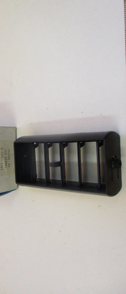 E4FZ-19893-B NUEVO FORD ESCORT aire acondicionado tablero ventilación derecha 1984-1987 Foto 2 de 2