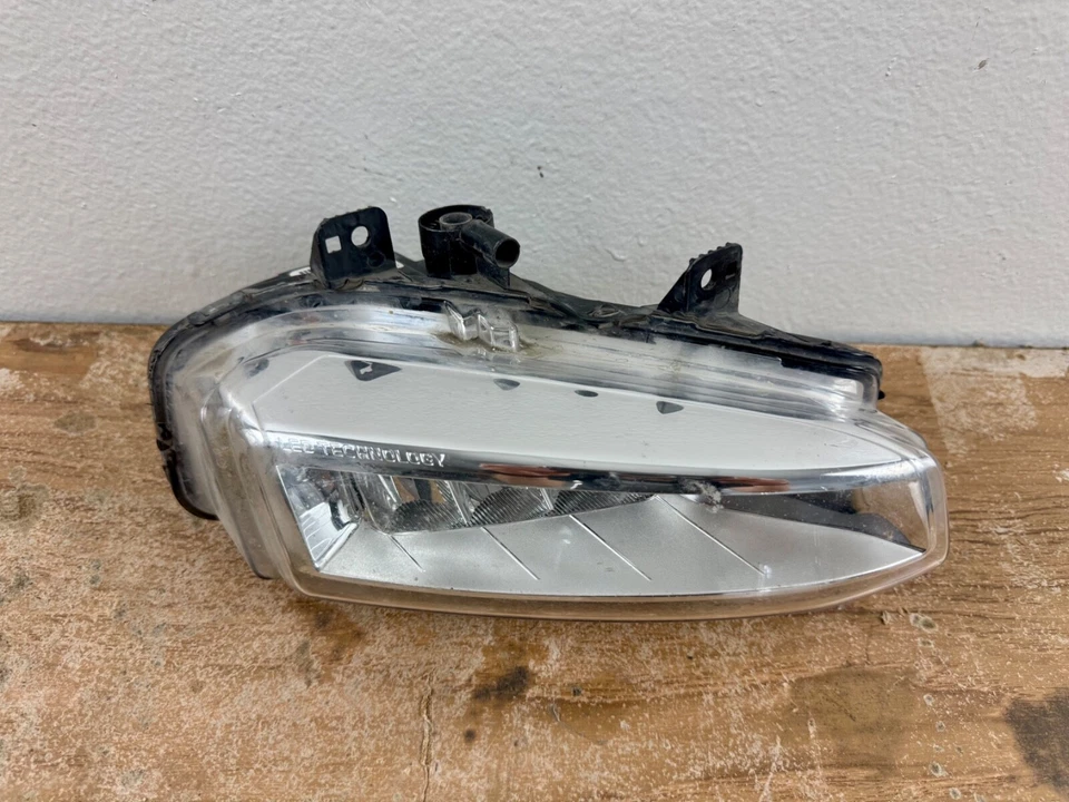 2015-2019 LAND ROVER DISCOVERY SPORT (L550) RIGHT FOGLIGHT FOG LIGHT LAMP Oem - Image 2 of 4