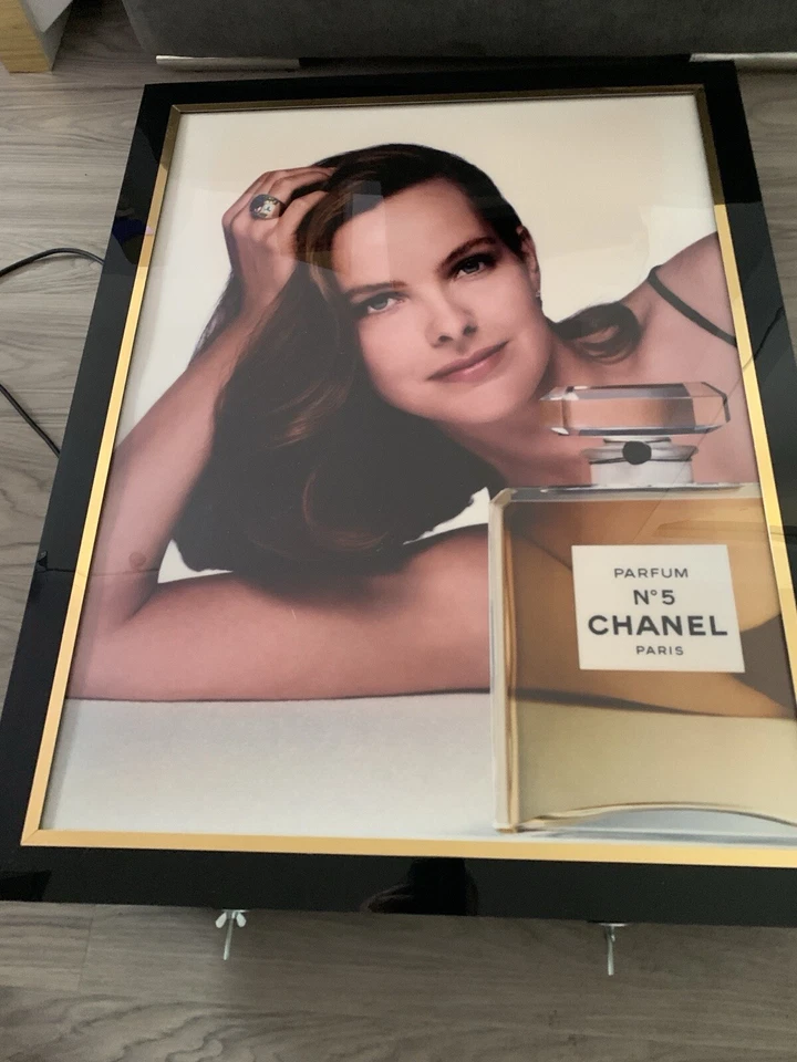 TRES RARE ANCIENNE ENSEIGNE LUMINEUSE CHANEL 5 CAROLE BOUQUET 1993 - Photo 2/4