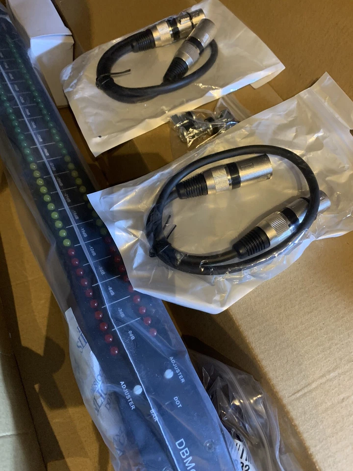 T. racks DB Meter + FREE Pair XLR Cables + 4 Cage Nuts - Image 2 of 4