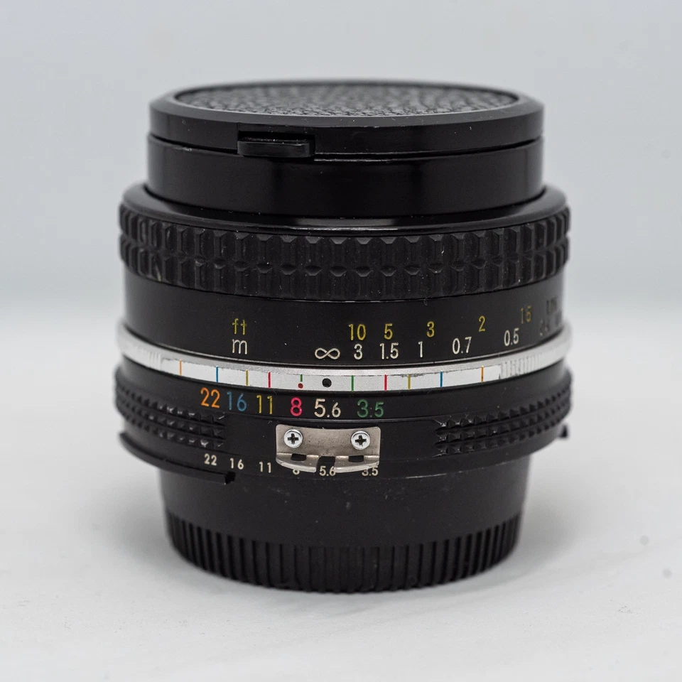 Objectif Grand Angle fixe MF NIKON AI Nikkor 20mm f/3,5 n°199921 - Photo 1/4