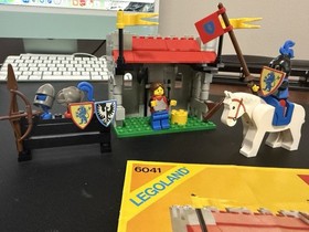 LEGO Castle: Armor Shop (6041) - Complete w Manual - No Box - Vintage