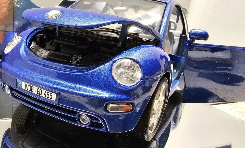 Coche diecast vintage 1998 Burago Gold Collection Volkswagen nuevo escarabajo escala 1:18 Foto 2 de 4